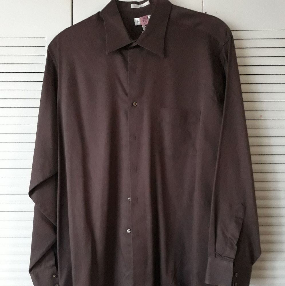 Vanheusen men's long sleeve shirt. Size 36/37. Color brown